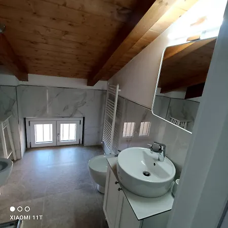 Casaledo Apartment Prato (Prato)