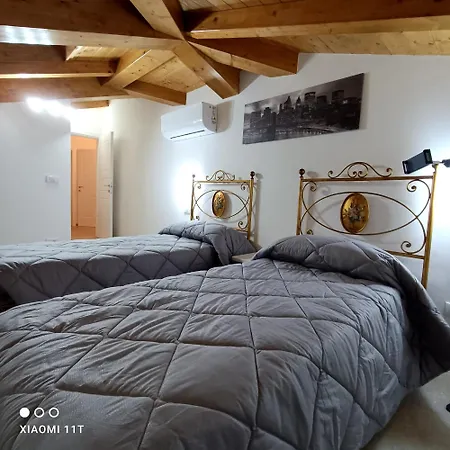 Casaledo Apartment Prato (Prato)